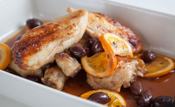 Курица с апельсинами и оливками